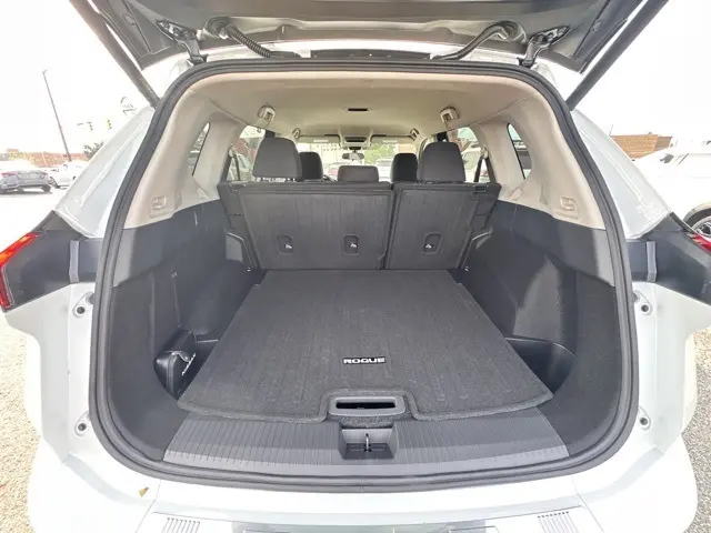 2026 Nissan Rogue SV photo 9