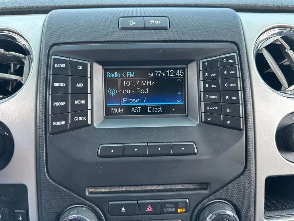 2014 Ford F-150 XLT photo 23