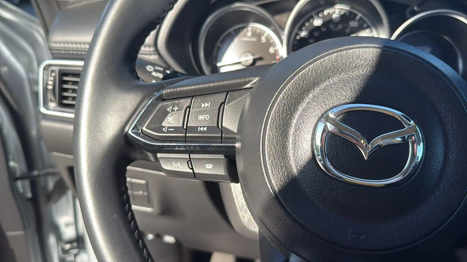 2023 Mazda CX-5 2.5 S Preferred photo 10