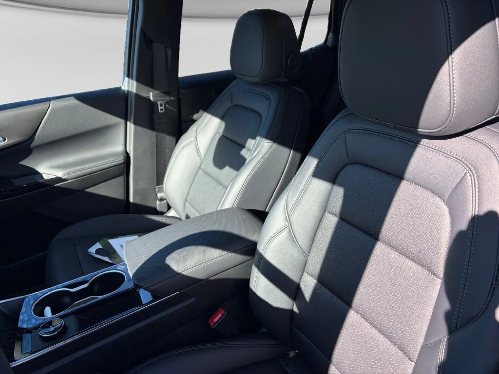 2027 Chevrolet Equinox LT - Photo 23