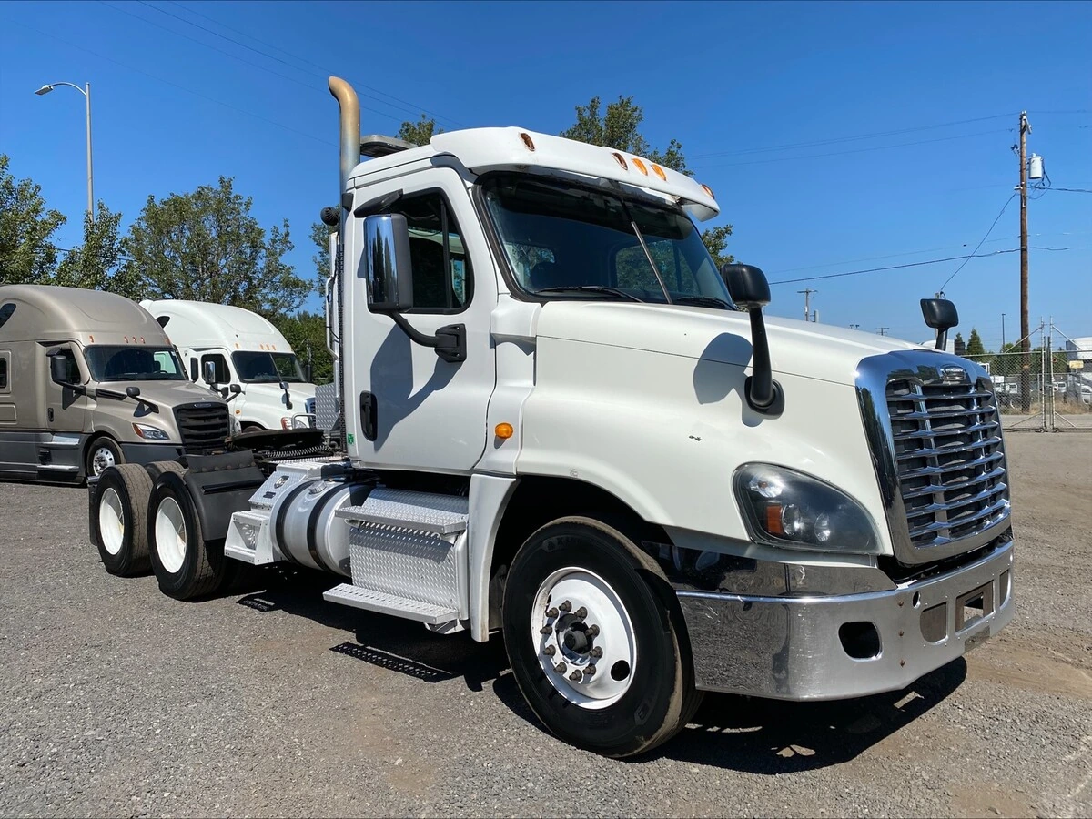 2013 Freightliner Cascadia — photo 7