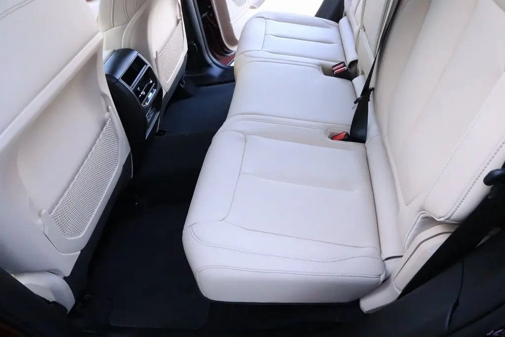 2025 Jeep Grand Cherokee Limited photo 3