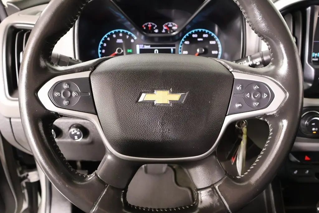 2016 Chevrolet Colorado LT photo 3