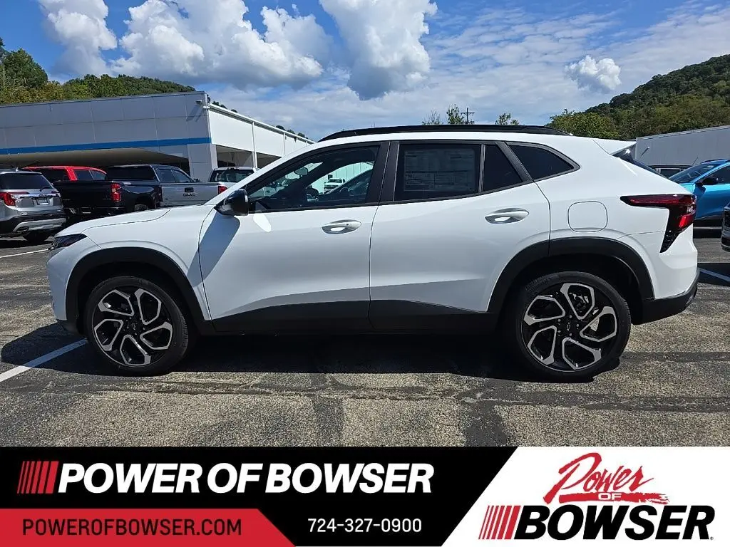 2025 Chevrolet Trax photo 2