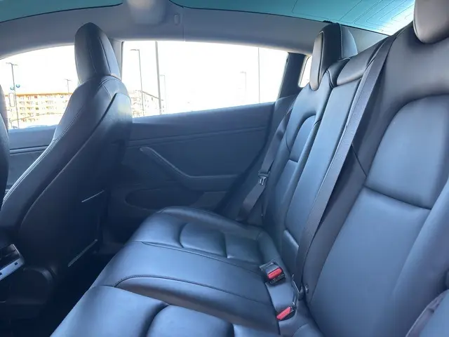 2018 Tesla Model 3 Long Range photo 17