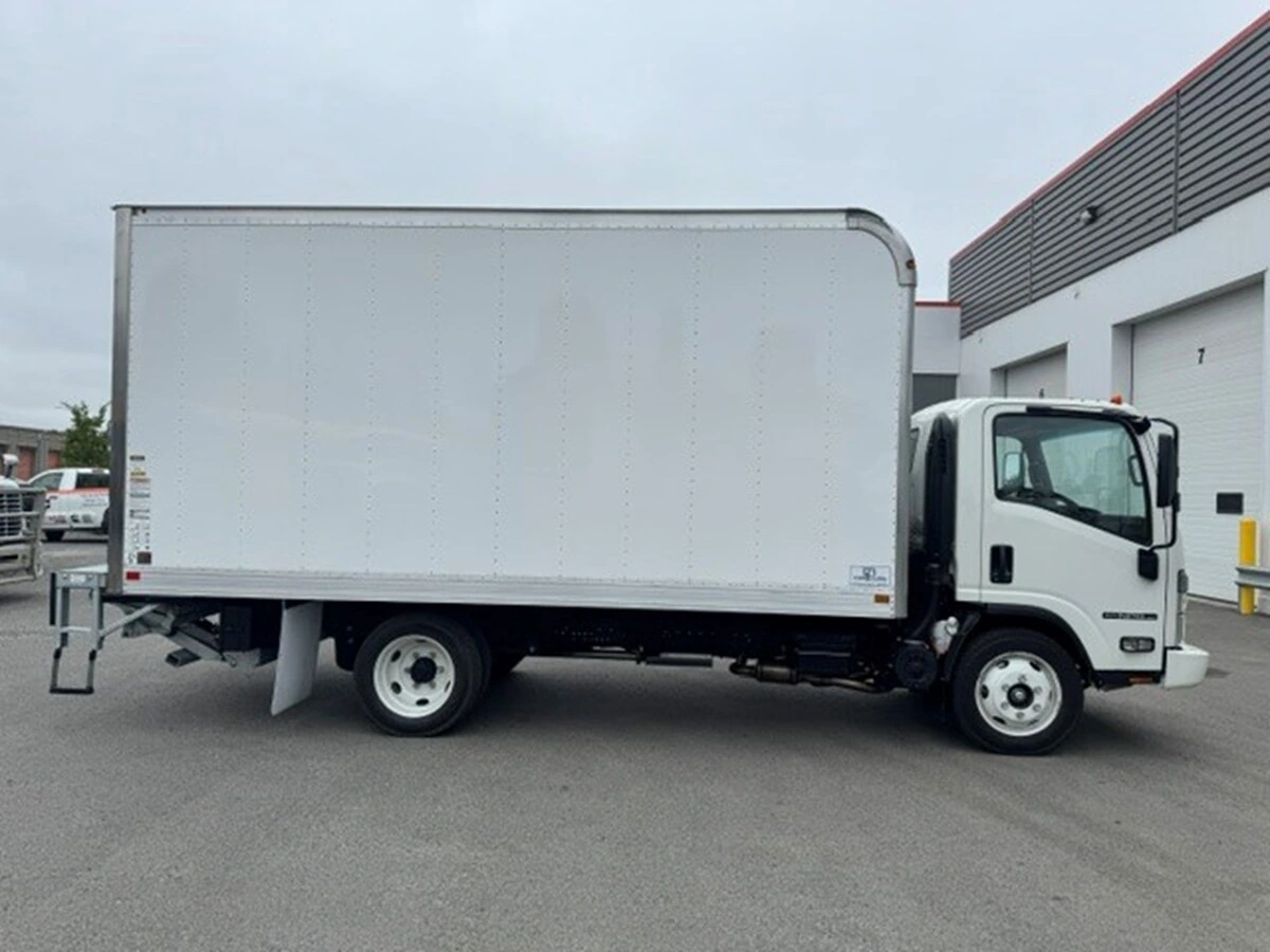 2026 Isuzu NPR — photo 5