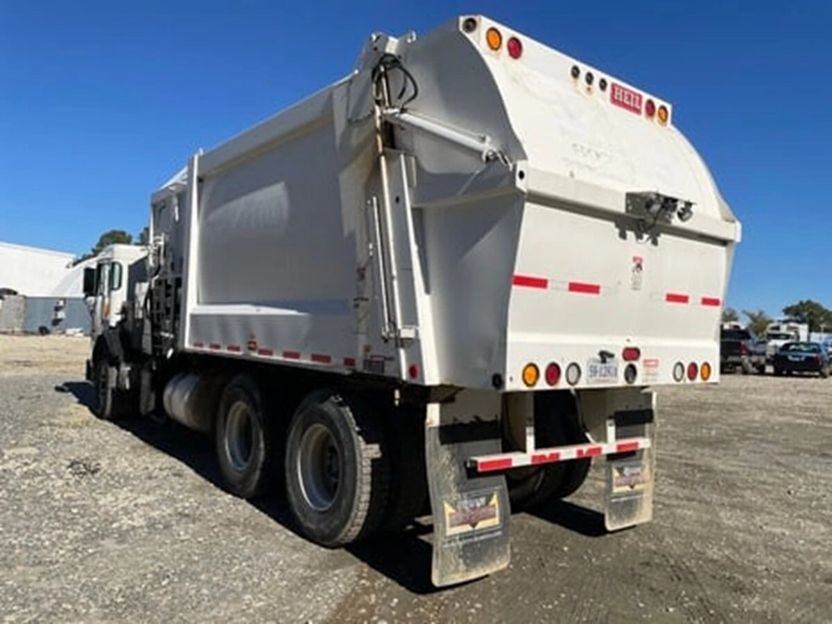 2019 Peterbilt 520 - image 4