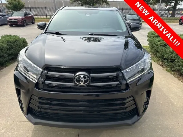 2019 Toyota Highlander SE photo 2
