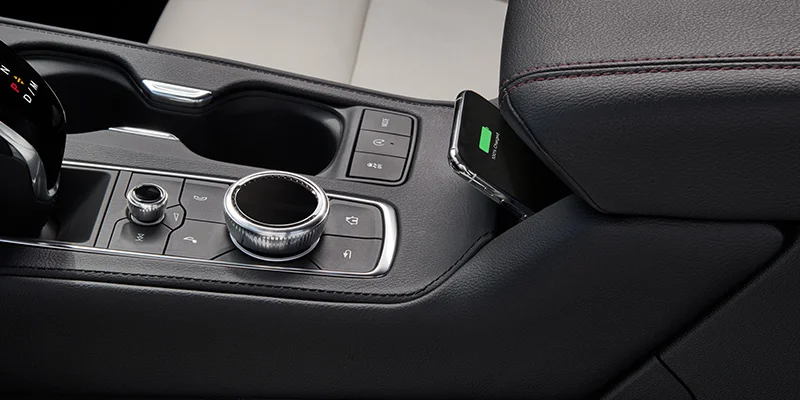 2023 Cadillac XT4 center console