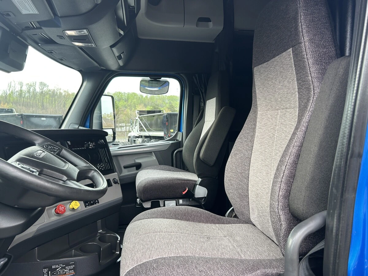 2022 Freightliner Cascadia - image 14