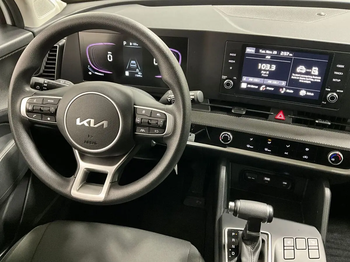 2024 Kia Sportage LX photo 4