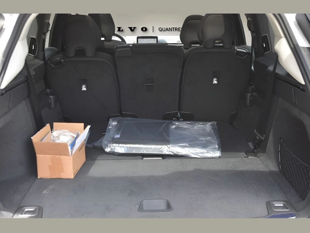 2025 Volvo - image 23
