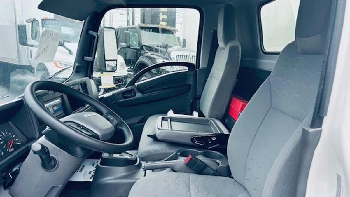 2025 Isuzu - image 8