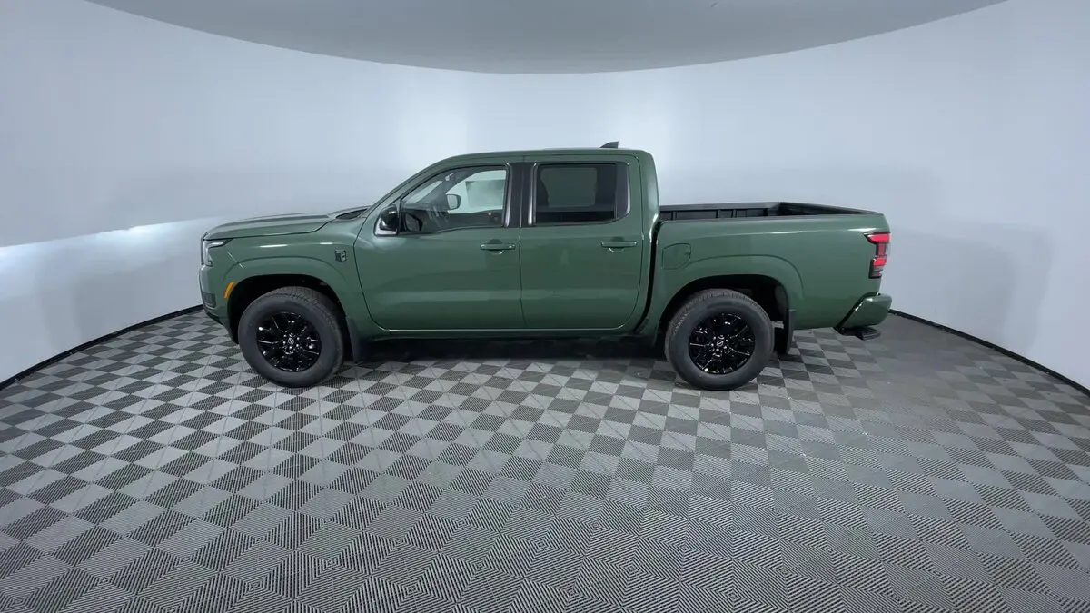 2026 Nissan Frontier Crew Cab SV photo 4