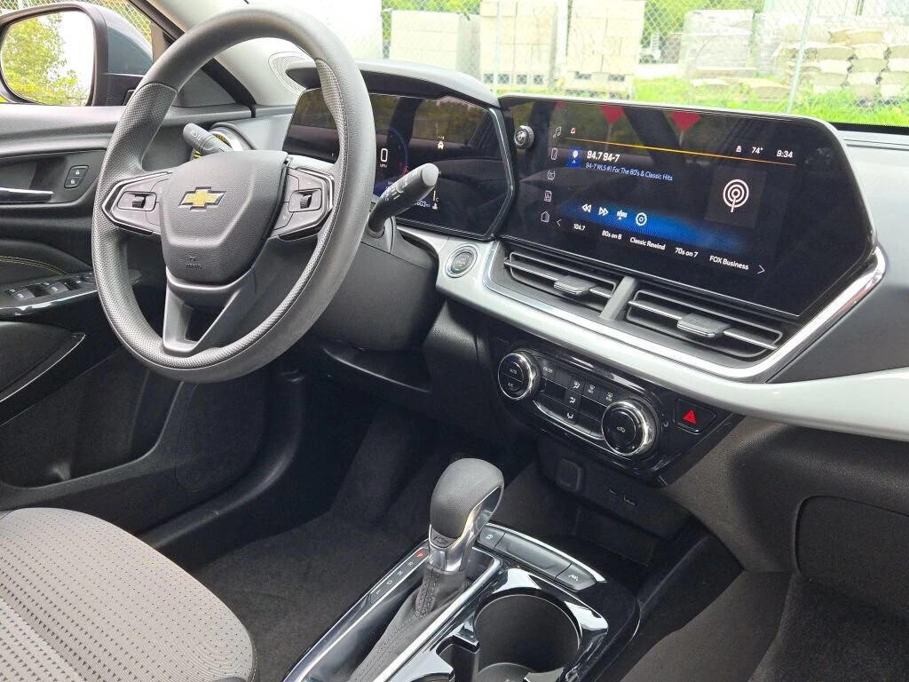 2025 Chevrolet Trax LT - Photo 10
