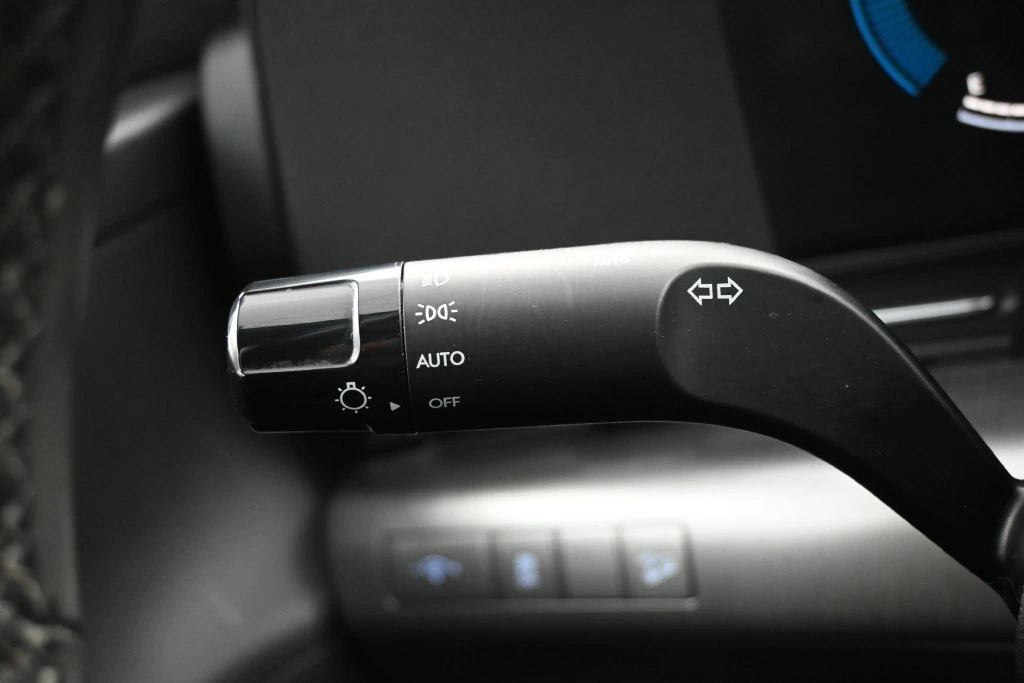 2025 Hyundai Kona SEL - Photo 17