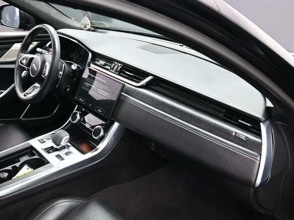 2022 Jaguar XF R-Dynamic SE photo 33