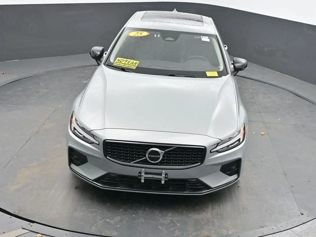 2025 Volvo - image 34