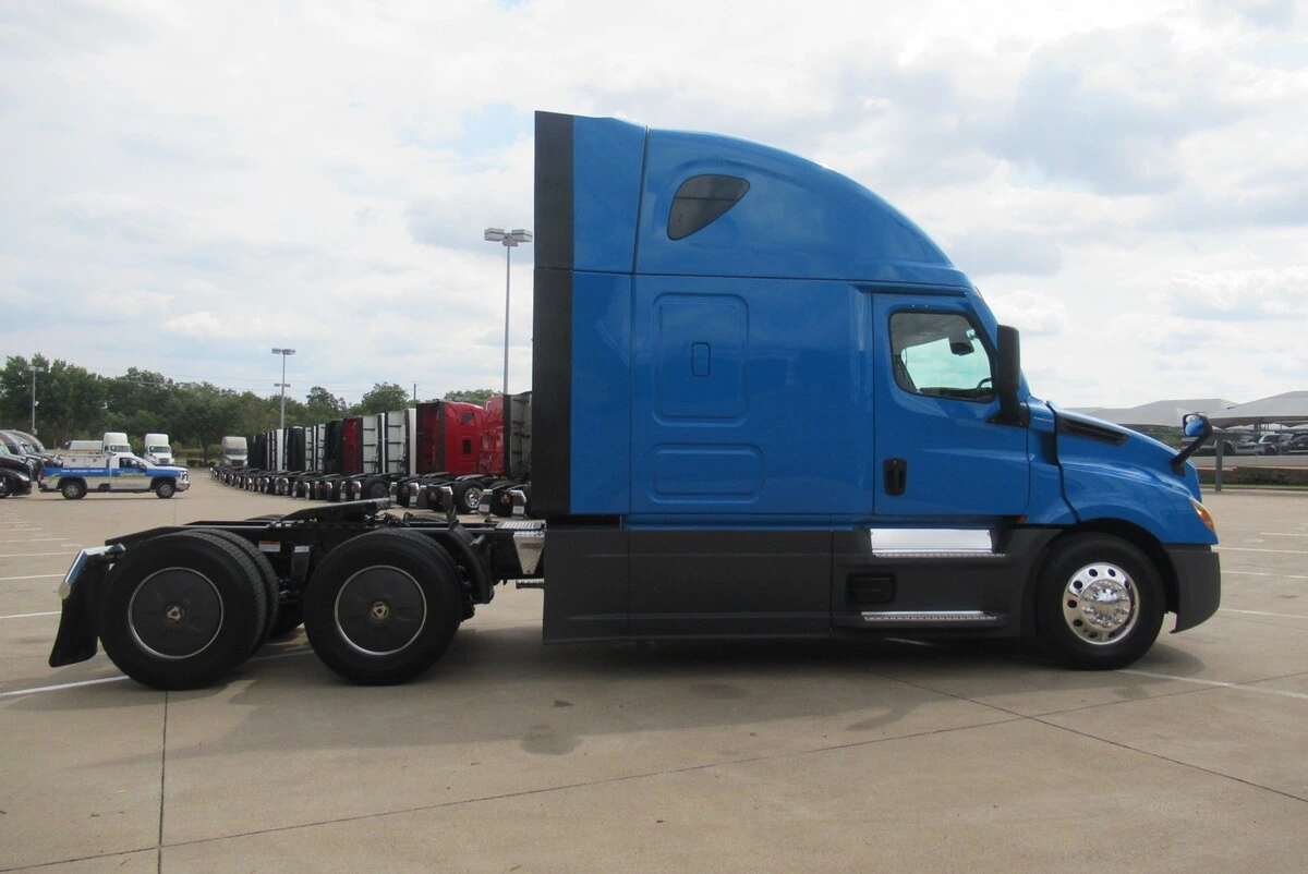 2023 Freightliner Cascadia — photo 5