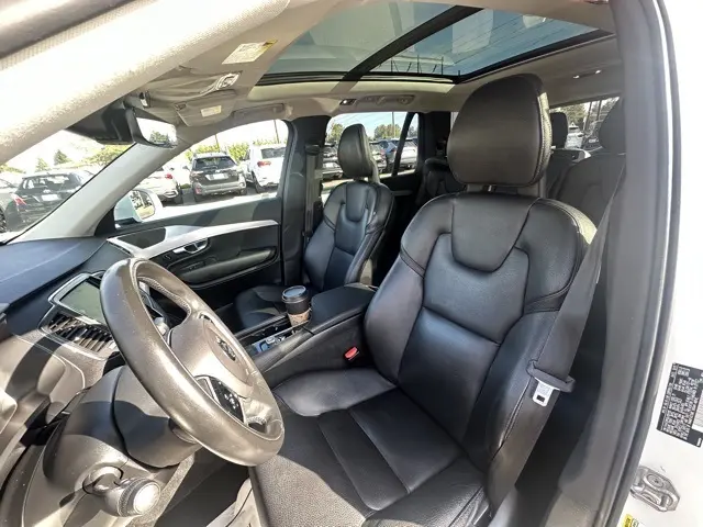 2018 Volvo XC90 T6 AWD Momentum photo 9