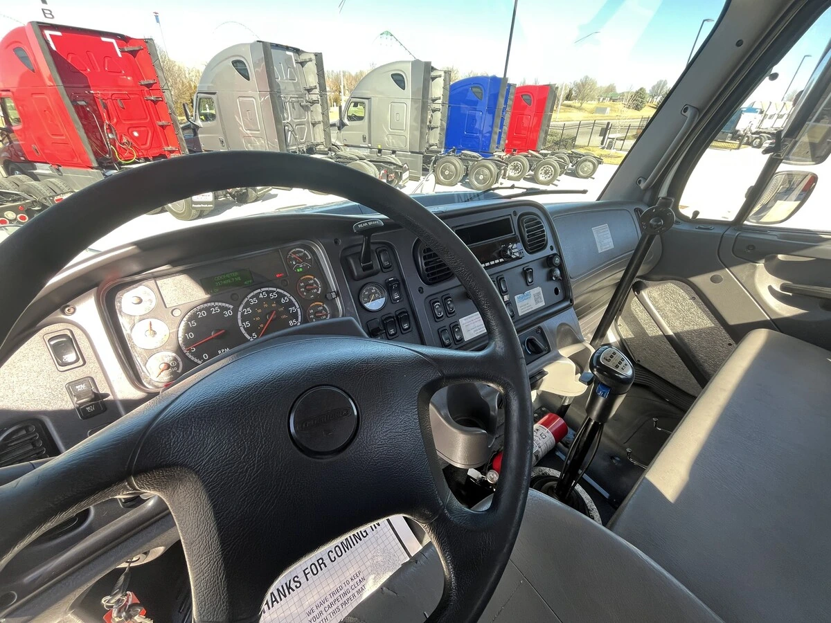 2018 Freightliner 114SD - image 24