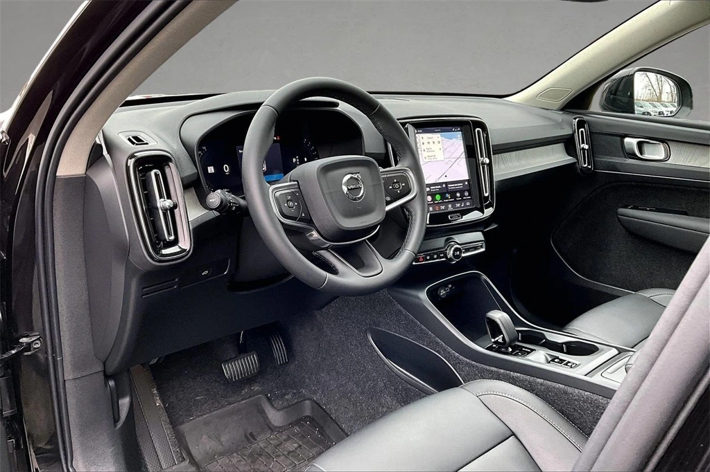 2026 Volvo - image 17