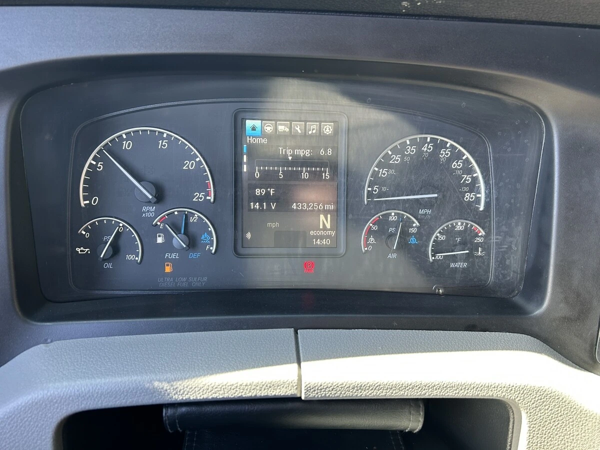 2022 Freightliner Cascadia - image 13