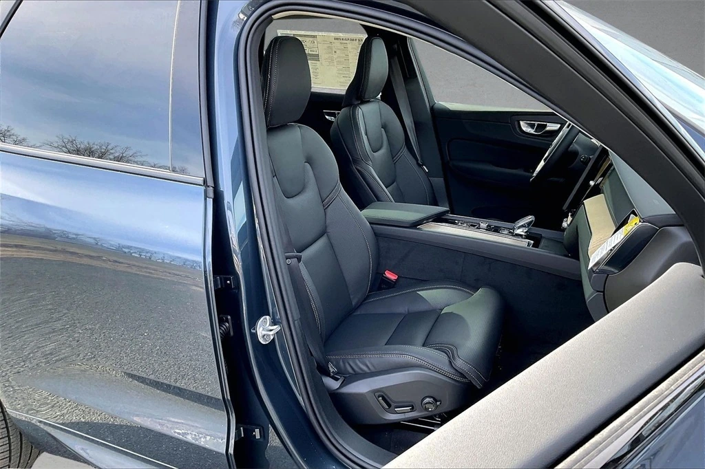 2026 Volvo - image 11