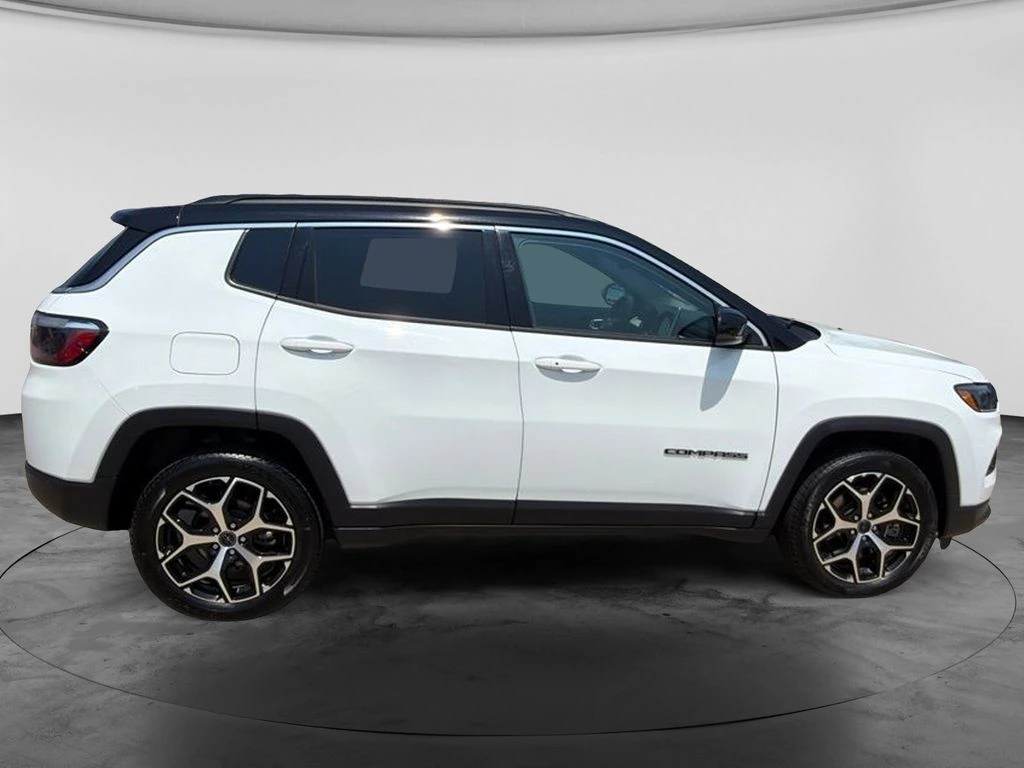 2025 Jeep Compass Limited - Photo 12