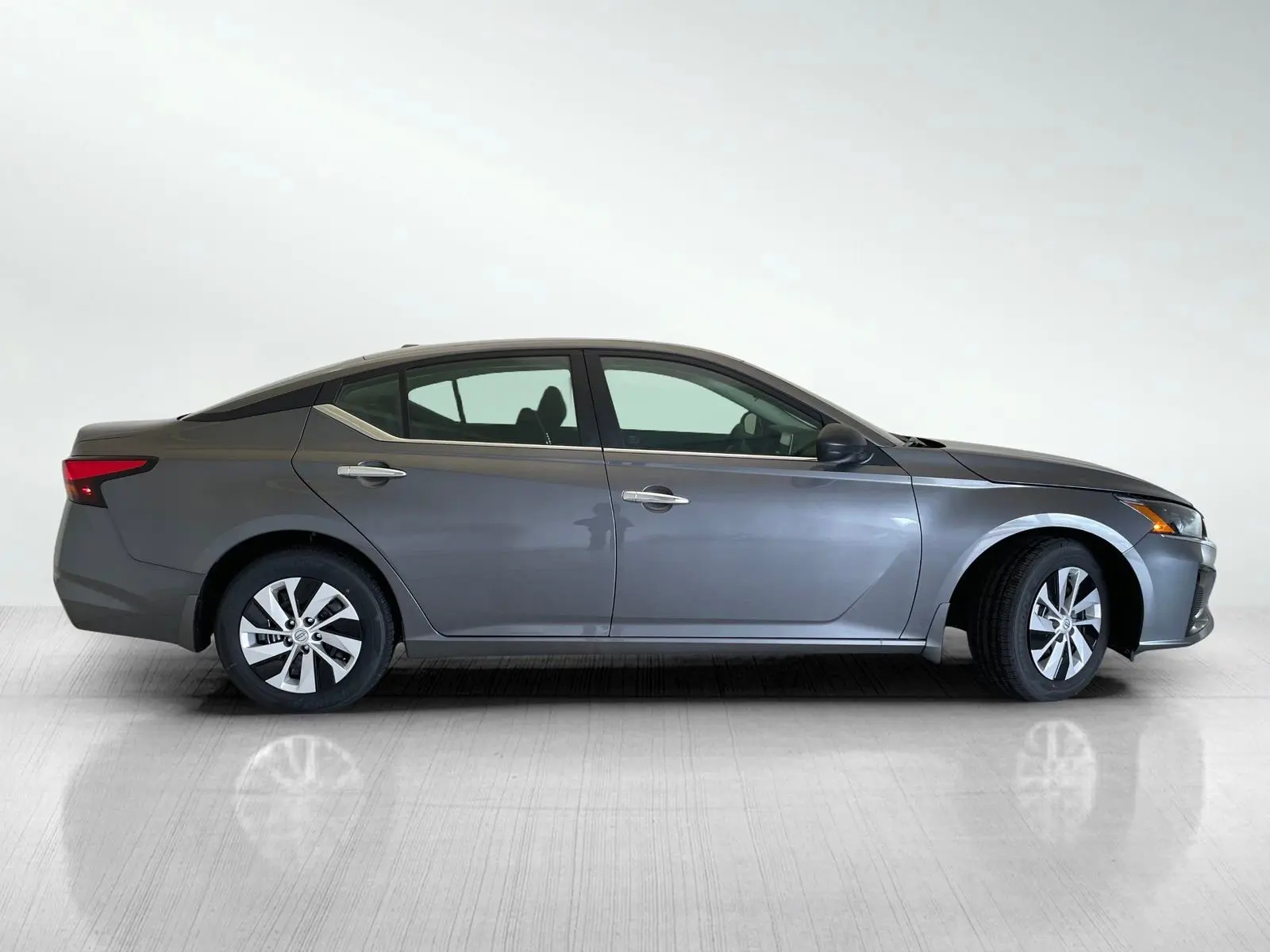 2025 Nissan Altima S photo 3