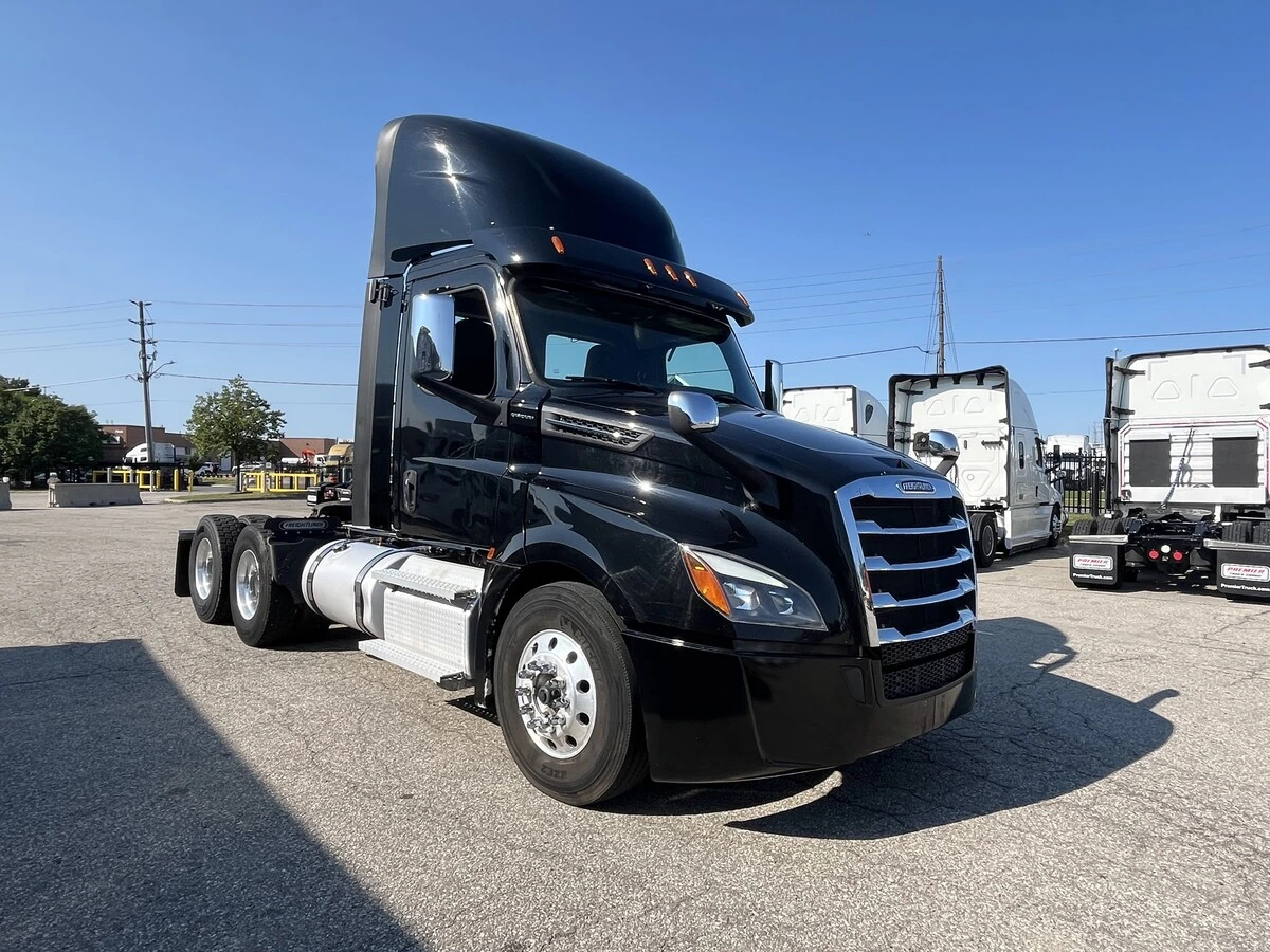 2020 Freightliner Cascadia — photo 3