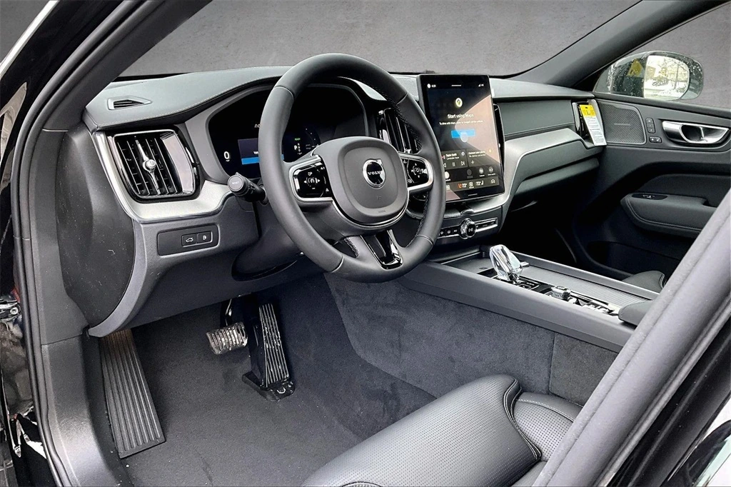 2026 Volvo - image 7
