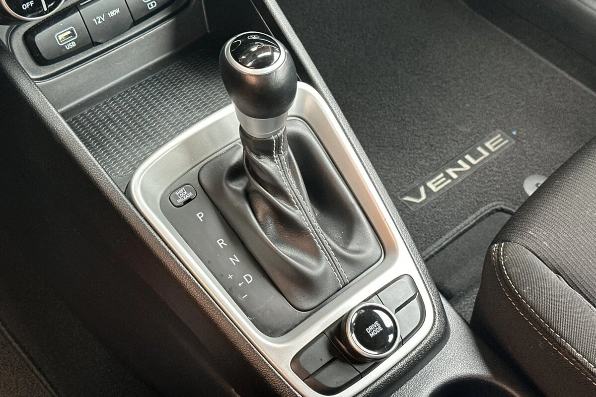 2025 Hyundai Venue SEL - Photo 21