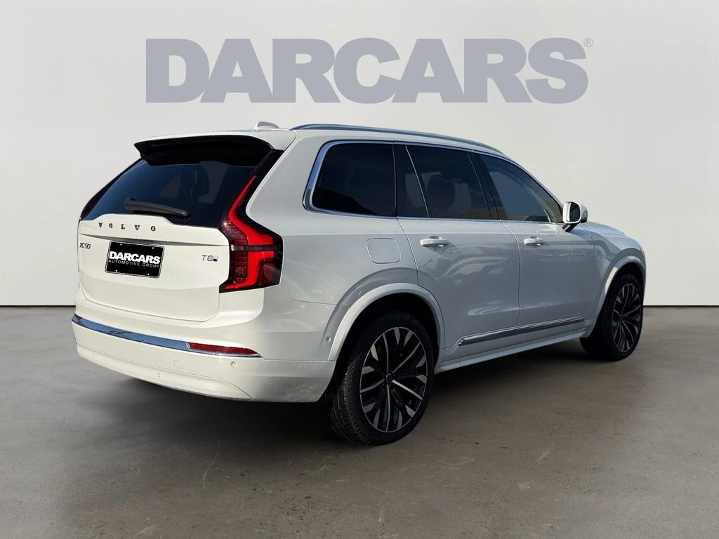 2025 Volvo - image 6