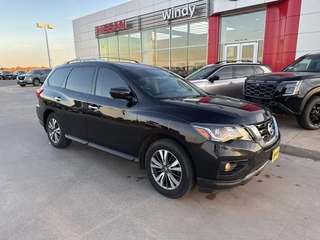 2017 Nissan Pathfinder SL