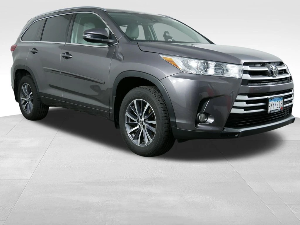 Used 2017 Toyota Highlander XLE with VIN 5TDJZRFH1HS466721 for sale in Brooklyn Park, Minnesota