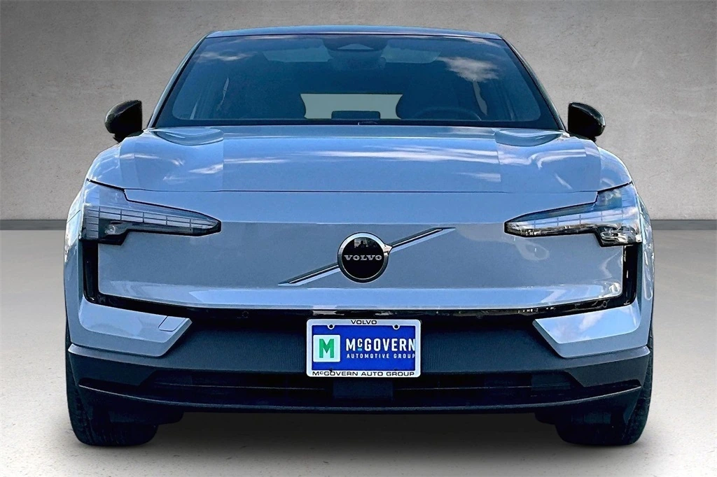 2025 Volvo - image 2