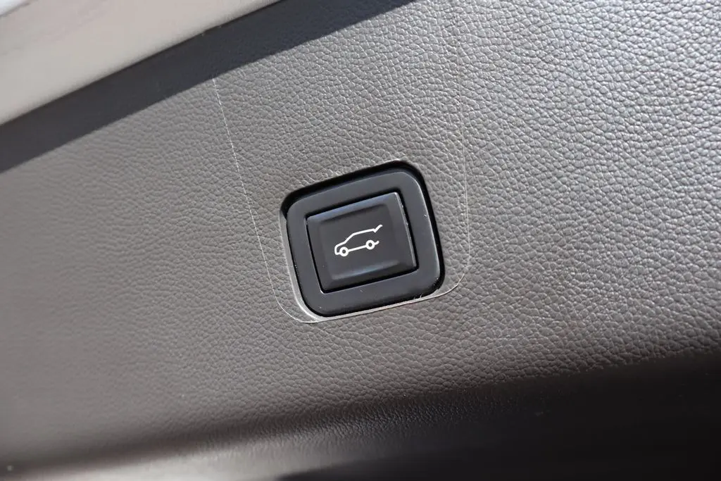 2021 Chevrolet Traverse Leather photo 38