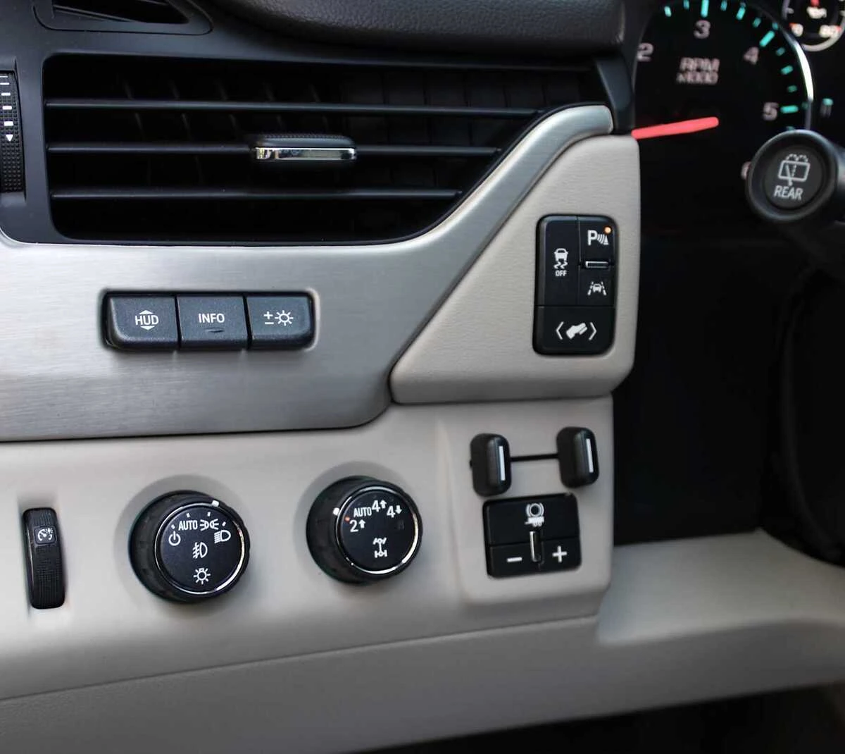 2020 GMC Yukon Denali - Photo 39