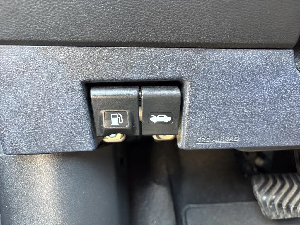2022 Nissan Kicks SV photo 18