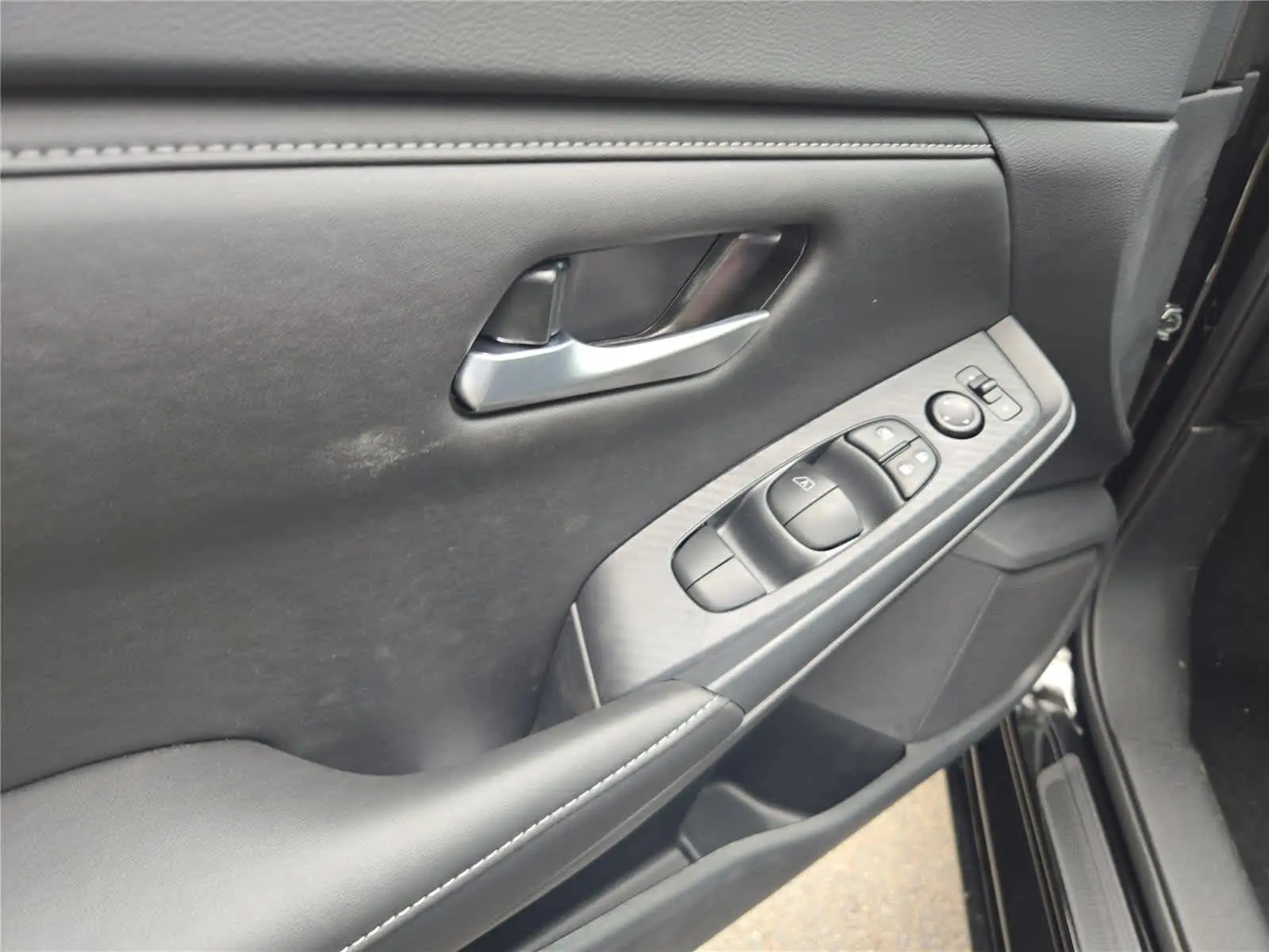 2025 Nissan Sentra SV photo 15