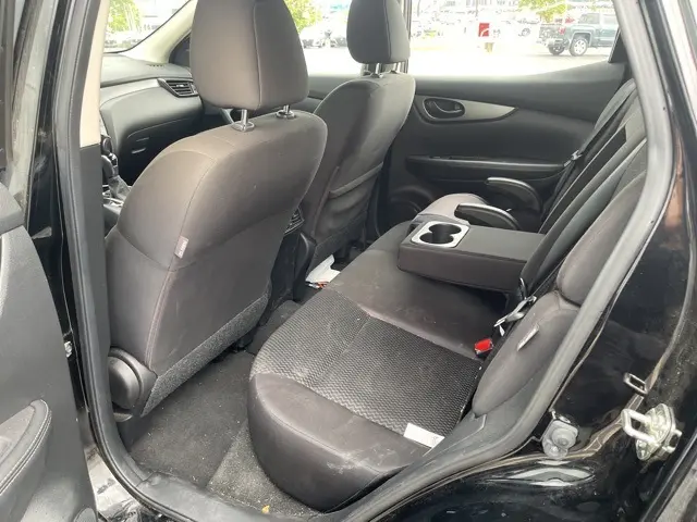 2022 Nissan Rogue Sport S photo 9