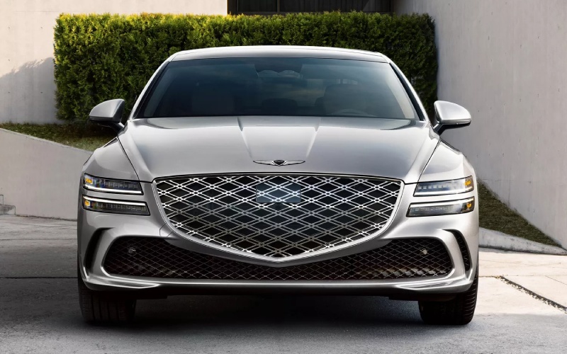 Does the 2027 Genesis G80's 27-inch OLED Display Make Derby, KS Drives Easier?