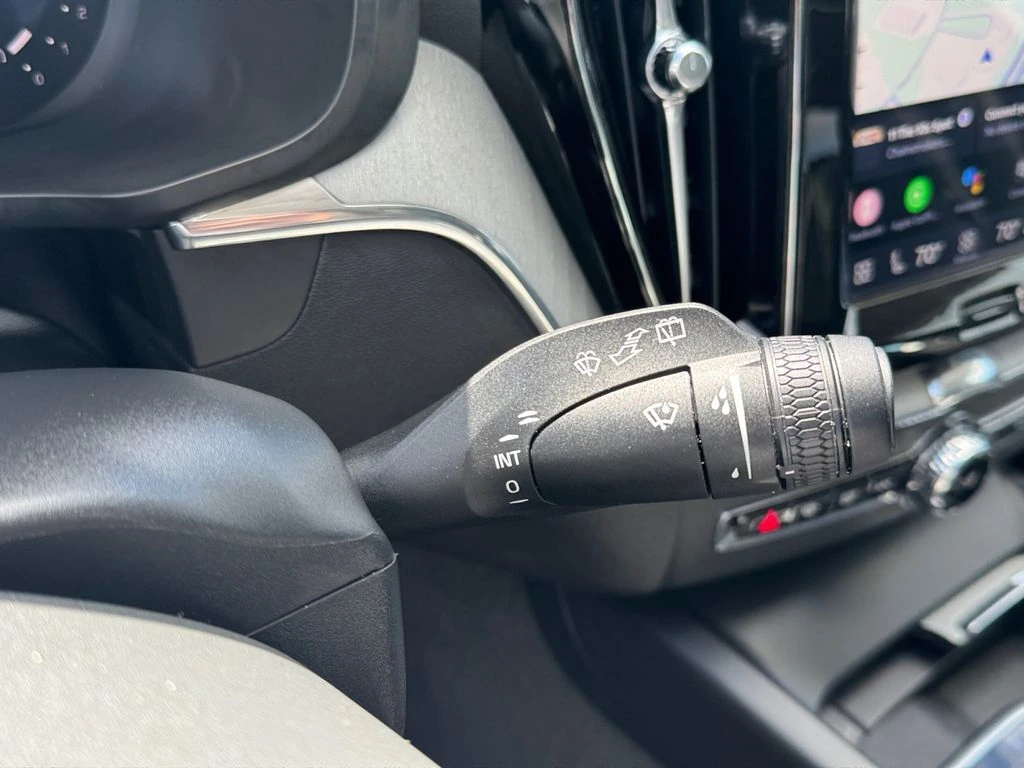 2025 Volvo XC60 Plus - Photo 33