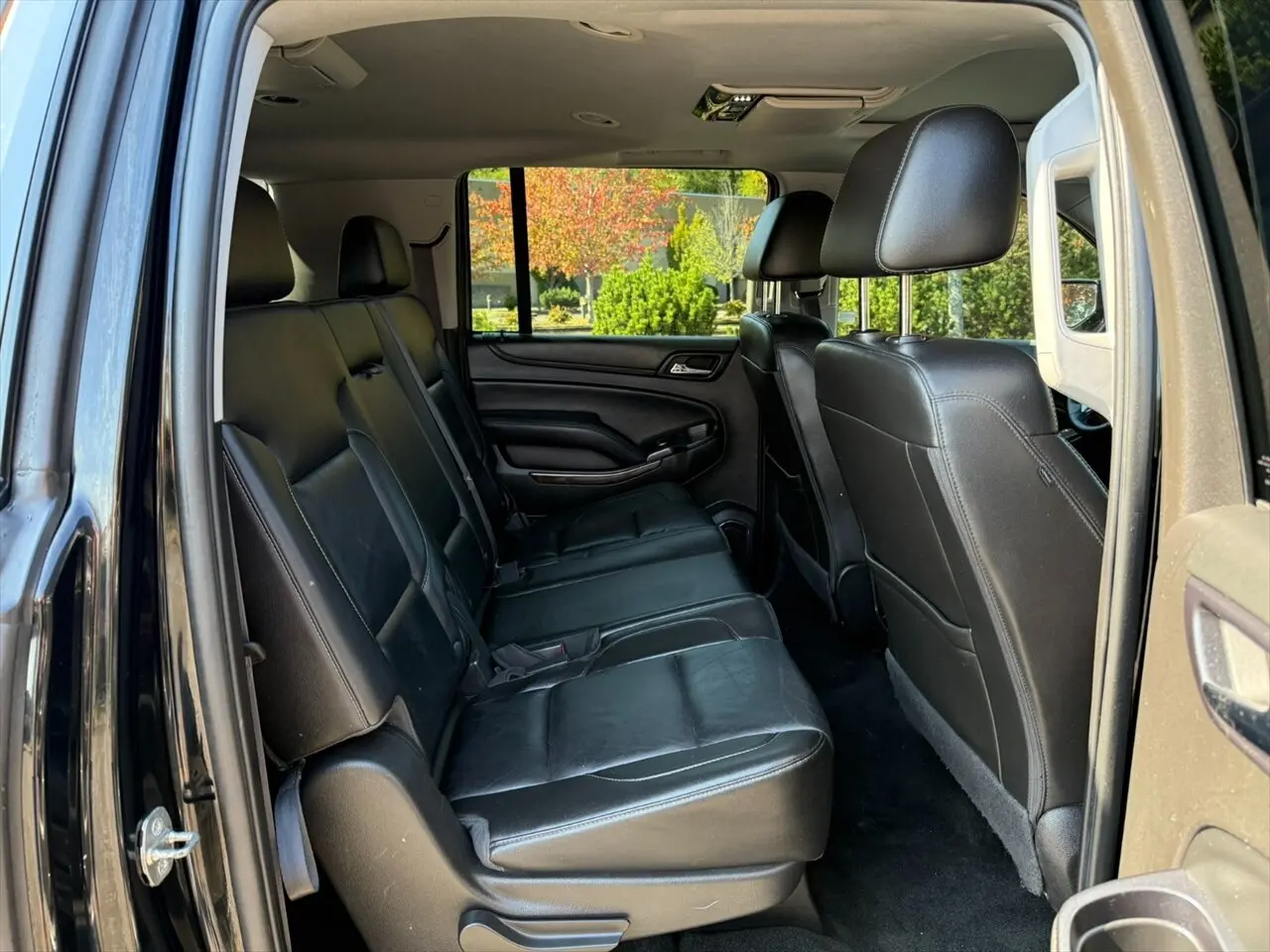 2016 Chevrolet Suburban LT photo 19