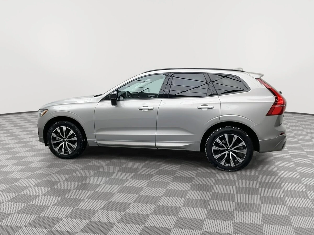 2024 Volvo - image 35