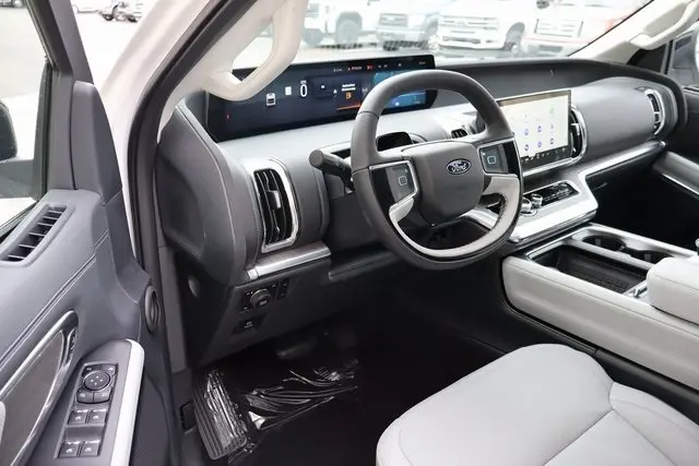 2025 Ford Expedition MAX Platinum photo 4