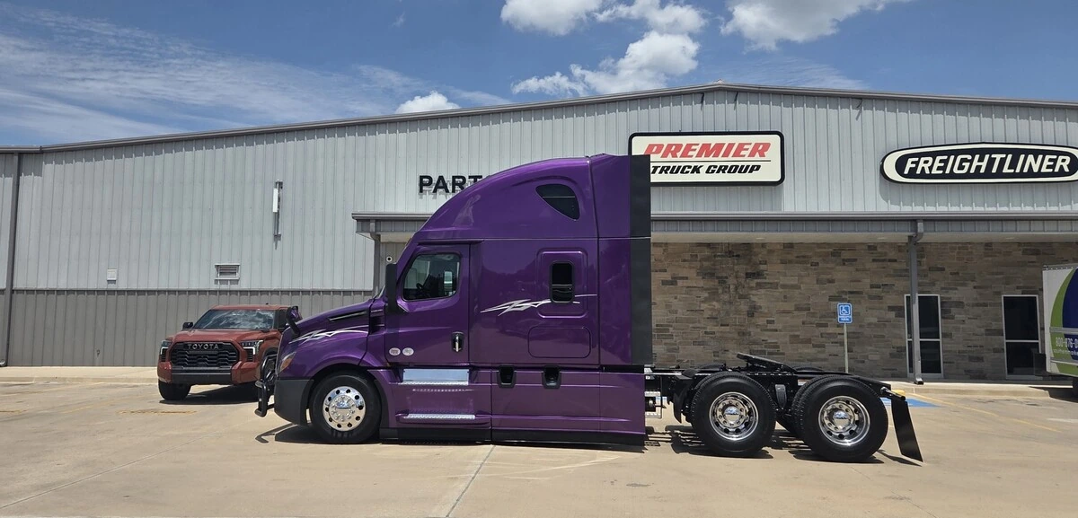 2025 Freightliner Cascadia — photo 8