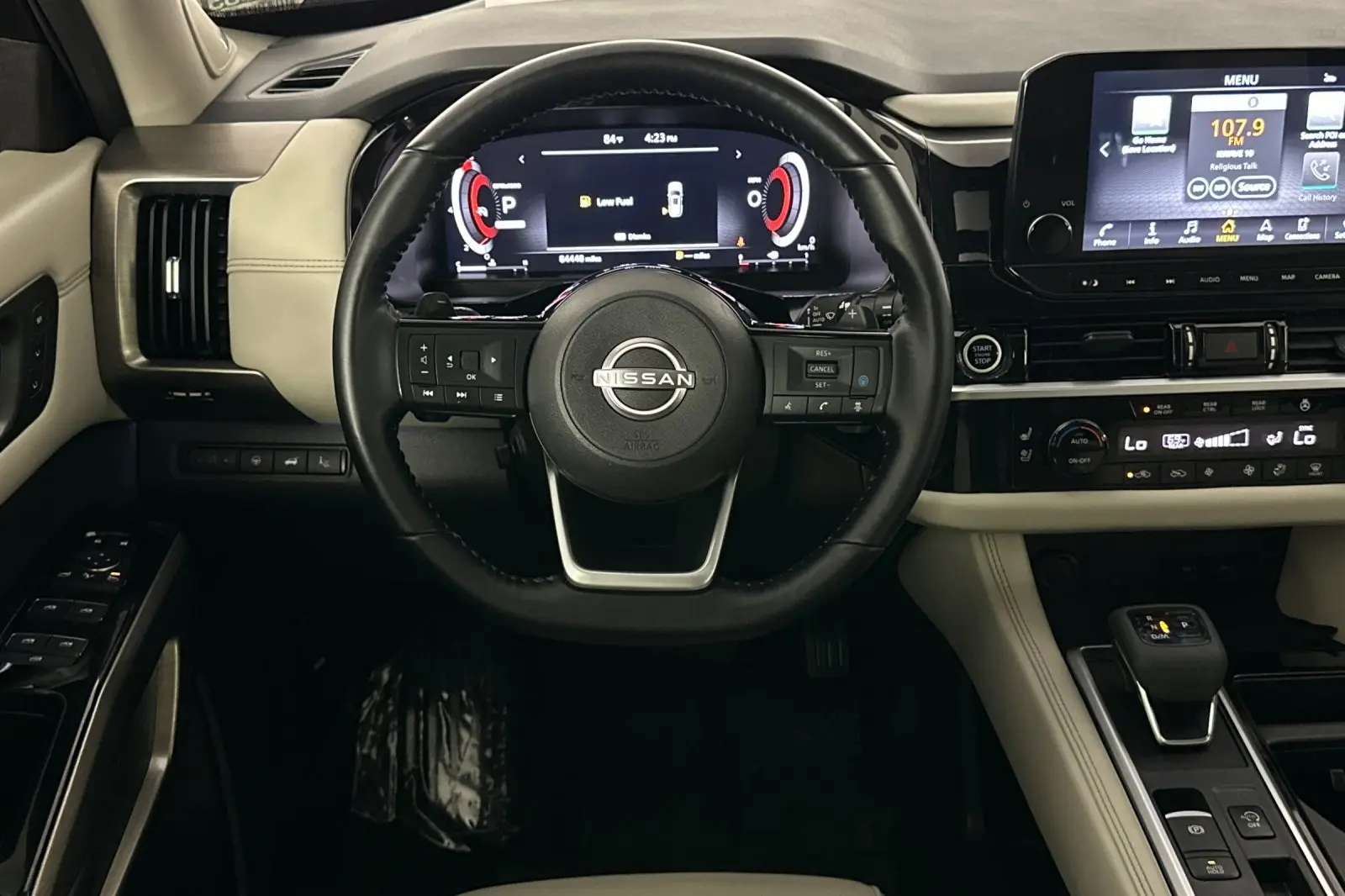 2022 Nissan Pathfinder Platinum photo 10