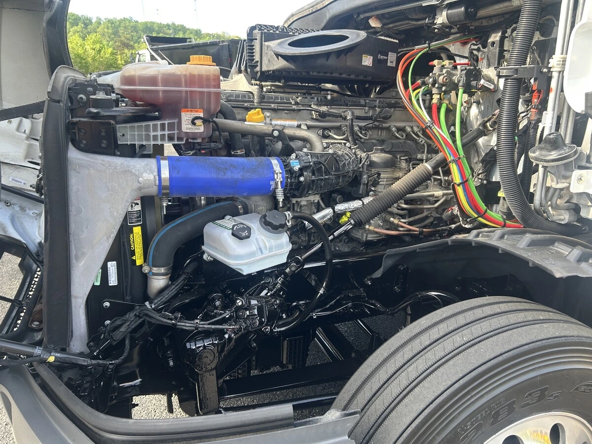 2025 Freightliner Cascadia - image 10